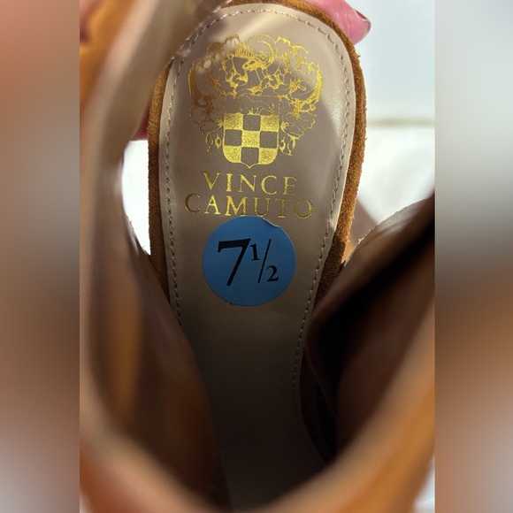 Nearly new size 7 1/2 Vince Camuto Heels - Picture 7 of 7